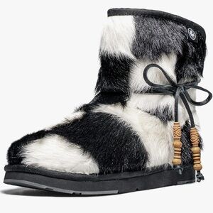 Chic Black and White Fur Winter Boots